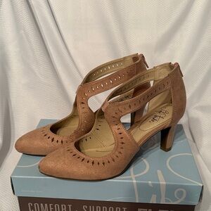 LifeStride Giovanna Blush Pink Laser Cut Soft System Heels Pumps 8M G7832F1651